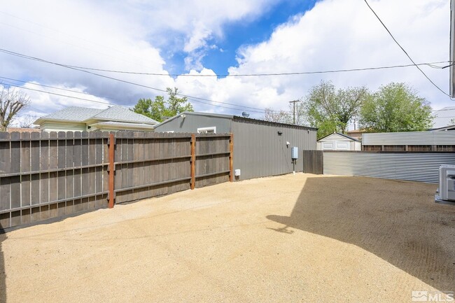 Building Photo - 401 9th St
