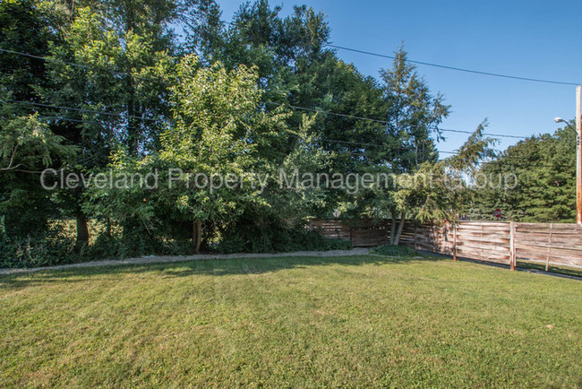 Building Photo - 4859 Fairlawn Rd