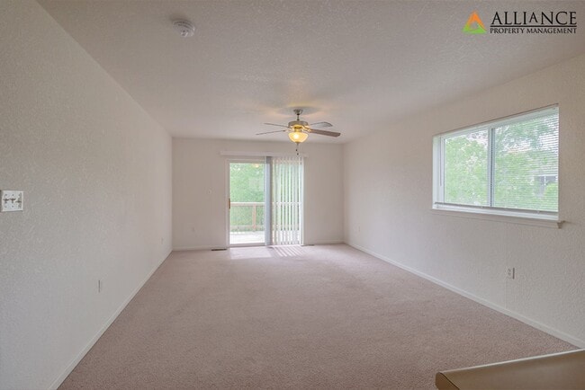 Building Photo - Town Home in West Manhattan!