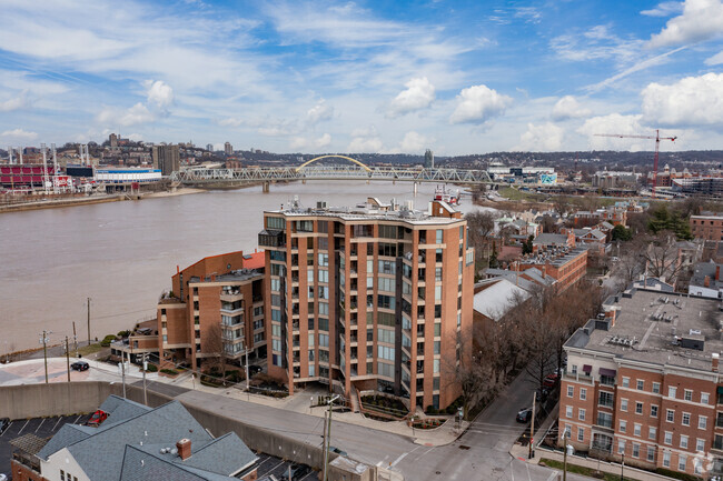 Building Photo - Riverside Place