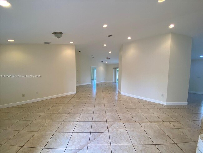 Foto del edificio - 4010 SW 142nd Ave
