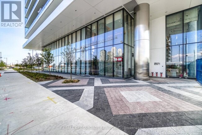 Building Photo - 950-4950 Portage Pkwy