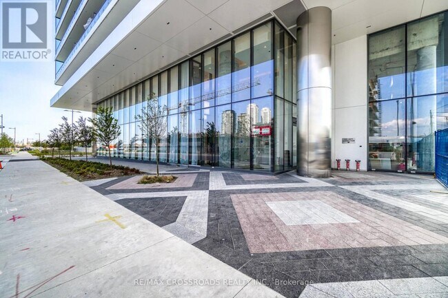 Building Photo - 950 Portage Pkwy