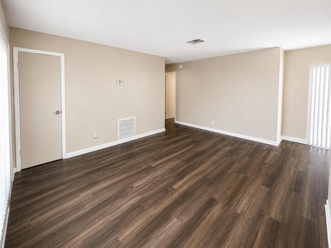 Building Photo - 4125 Woodside Dr