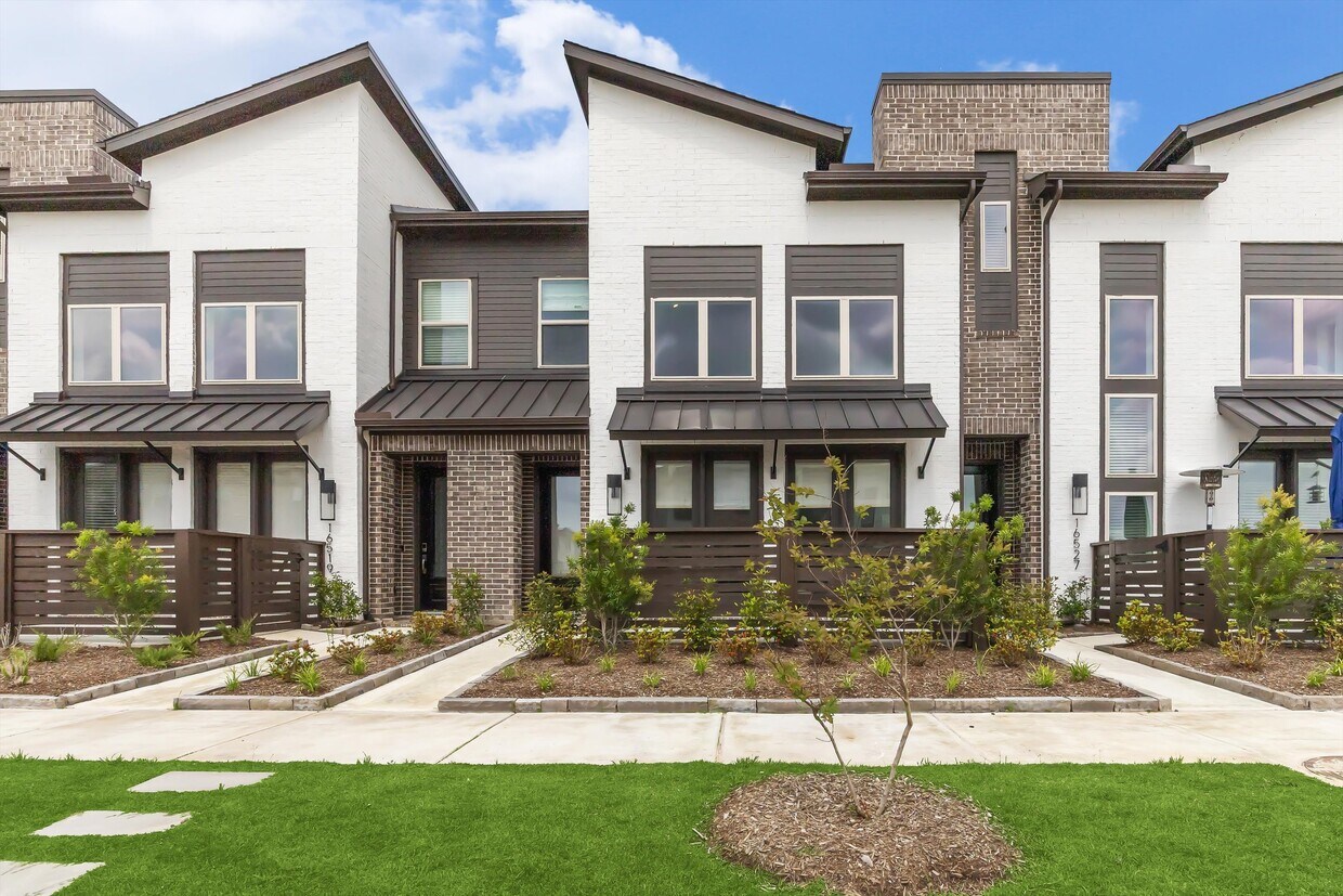 Foto principal - 16523 Bristol Steel Ln