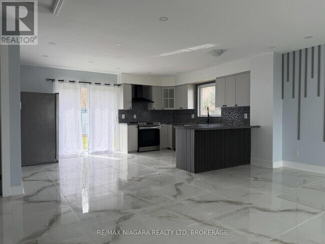 Photo du bâtiment - 42 Hemlock St