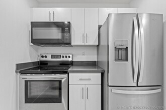 Building Photo - 9227 SW 87th Ave