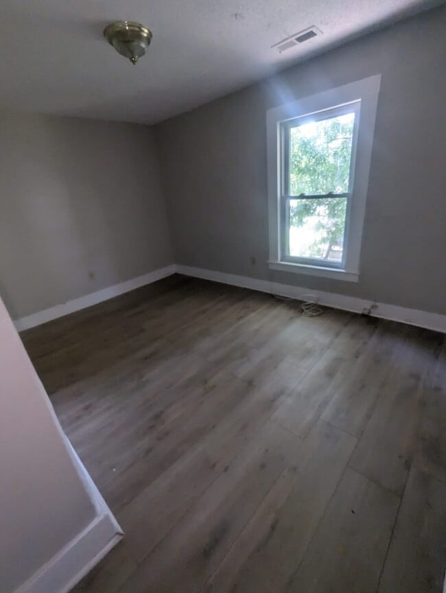 Building Photo - 639 Elm St