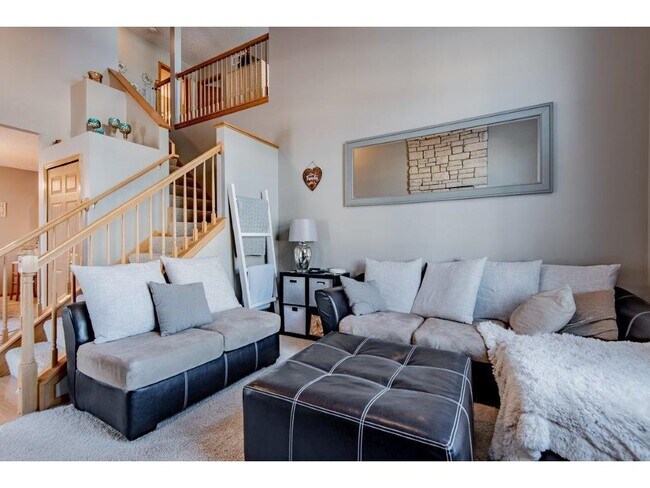 Foto del edificio - 7634 Lachman Ave NE