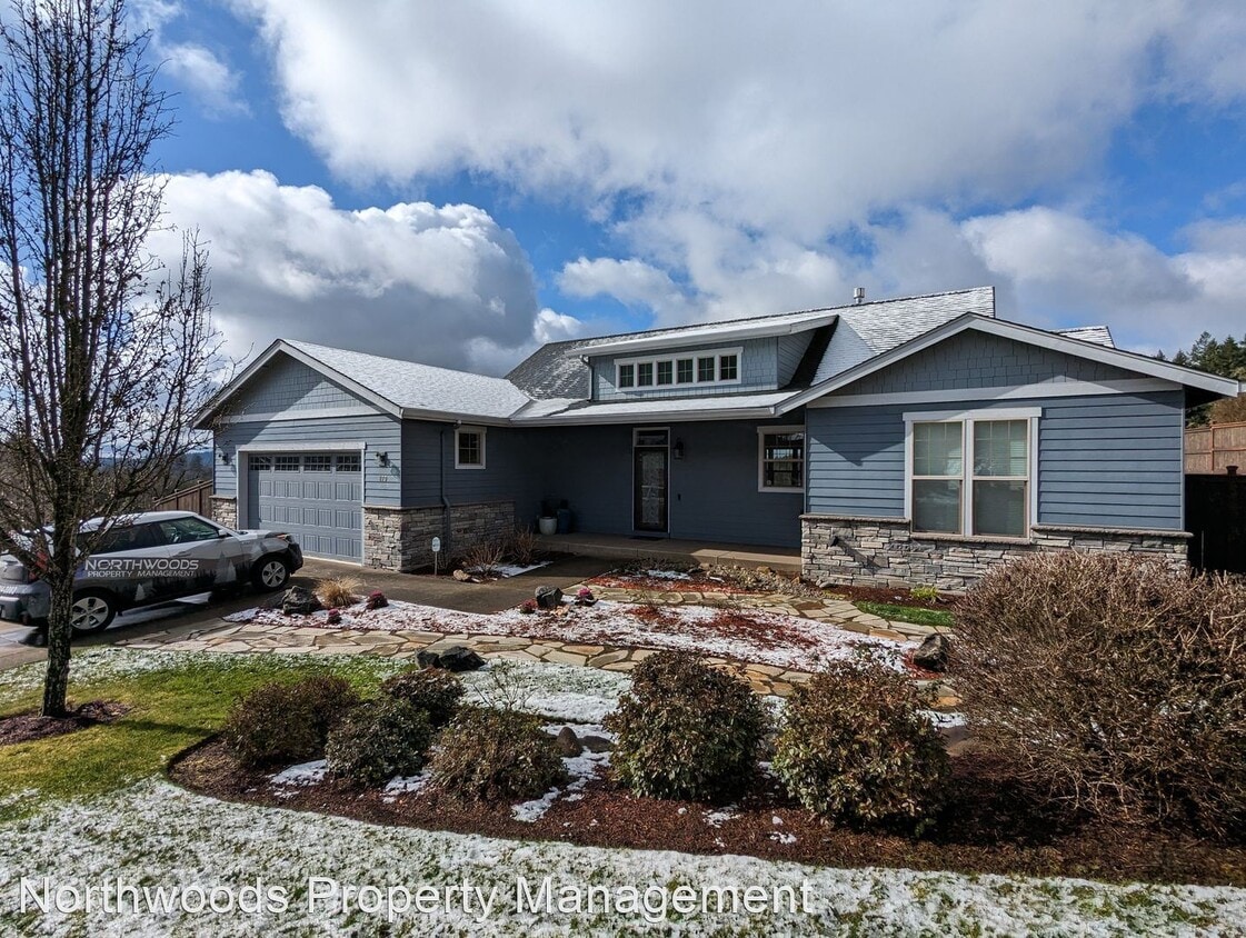 3 br, 3 bath House 870 Mountaingate Dr House Rental in Springfield