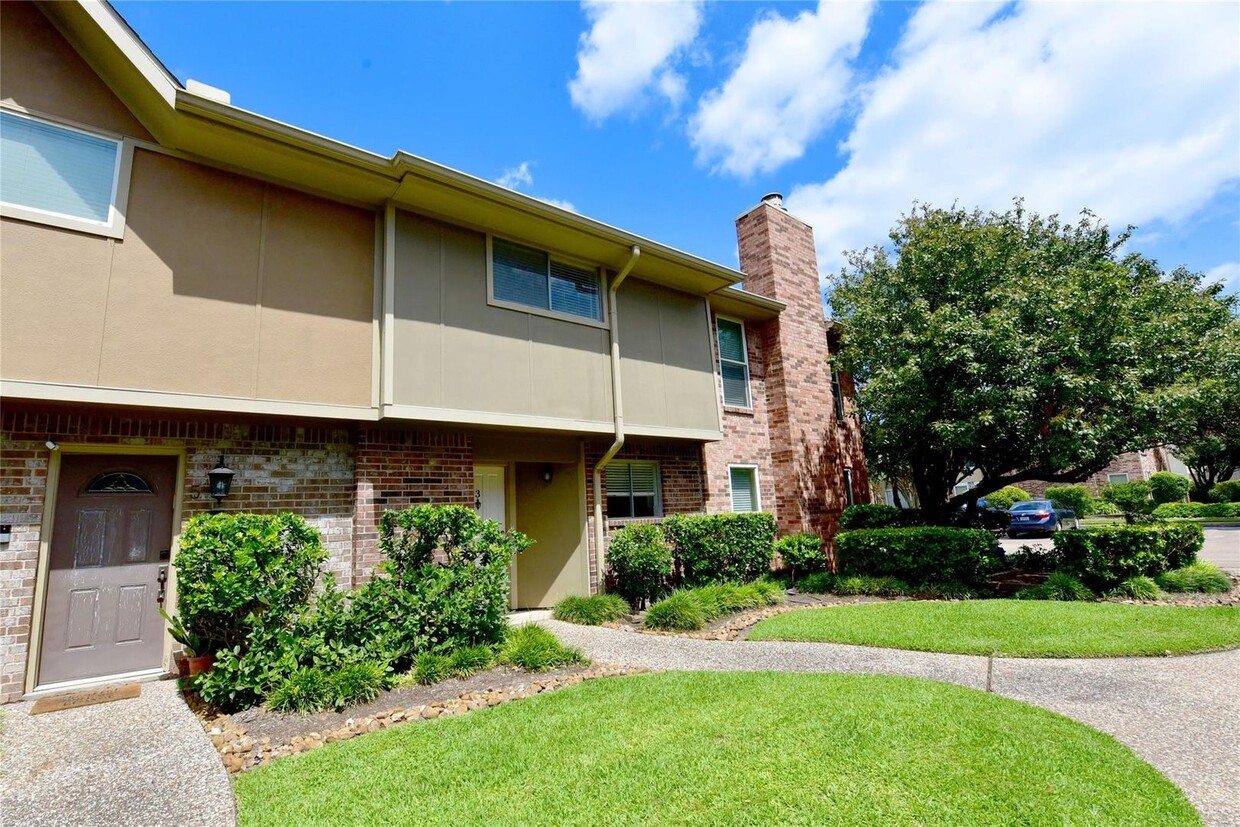 Foto principal - 2 Bedroom 2.5 Bathroom townhome in the Gal...