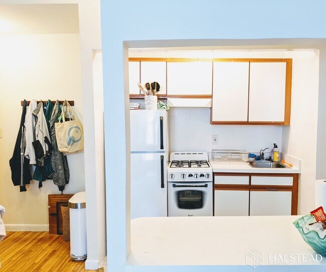 Building Photo - South-facing UWS 1-bed on great block!