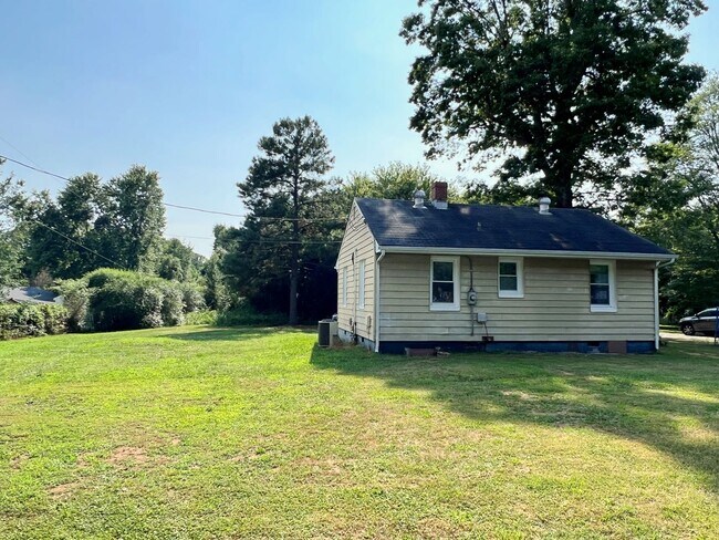 Foto del edificio - Cottage Rancher on Private Drive