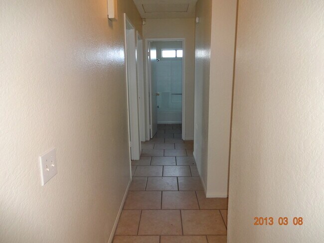 Foto del edificio - 1045 W Newgrove St