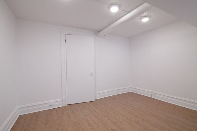 Photo du bâtiment - 1245 Rue St Marc