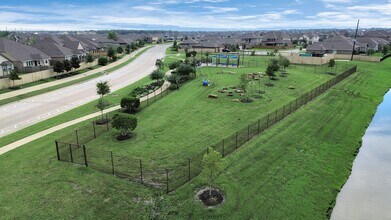 Building Photo - 10314 Valley Vista Dr