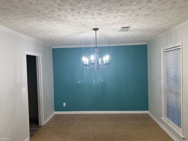 Building Photo - 4 br, 2 bath House - 6119 Willow Glen Drive