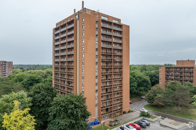 Building Photo - 1560, 1570, 1580 Adelaide Street North