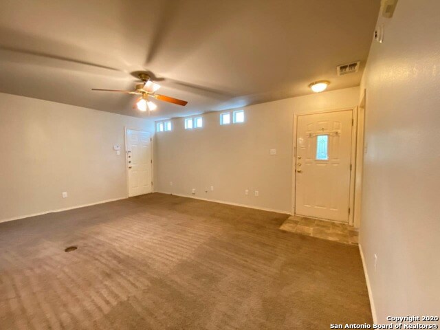Foto del edificio - 9516 Dover Ridge