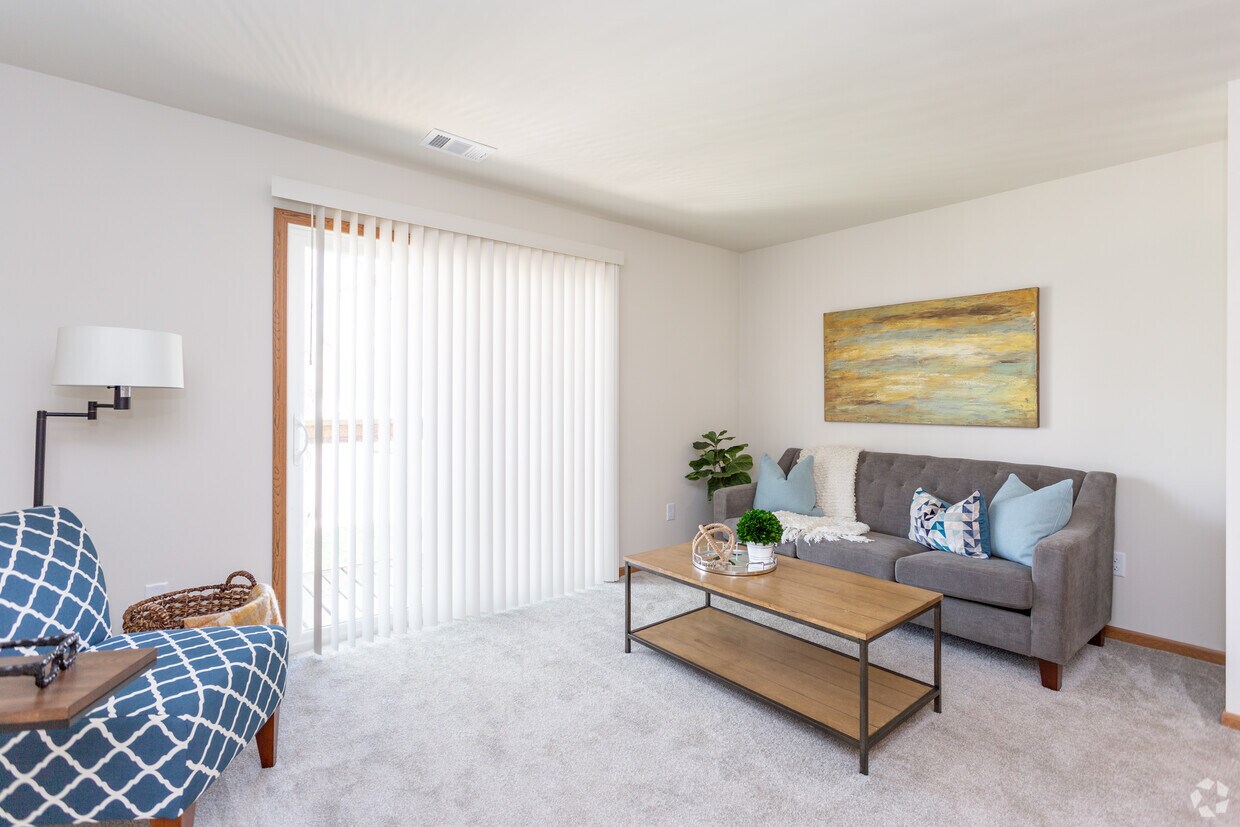 Foto principal - Pines West Apartments