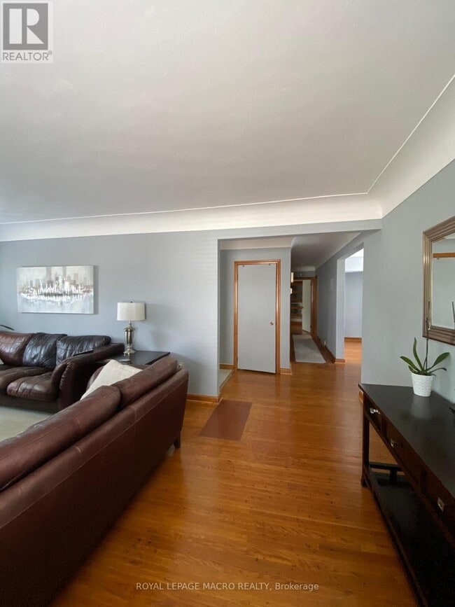 Photo du bâtiment - 1841 Rymal Rd E