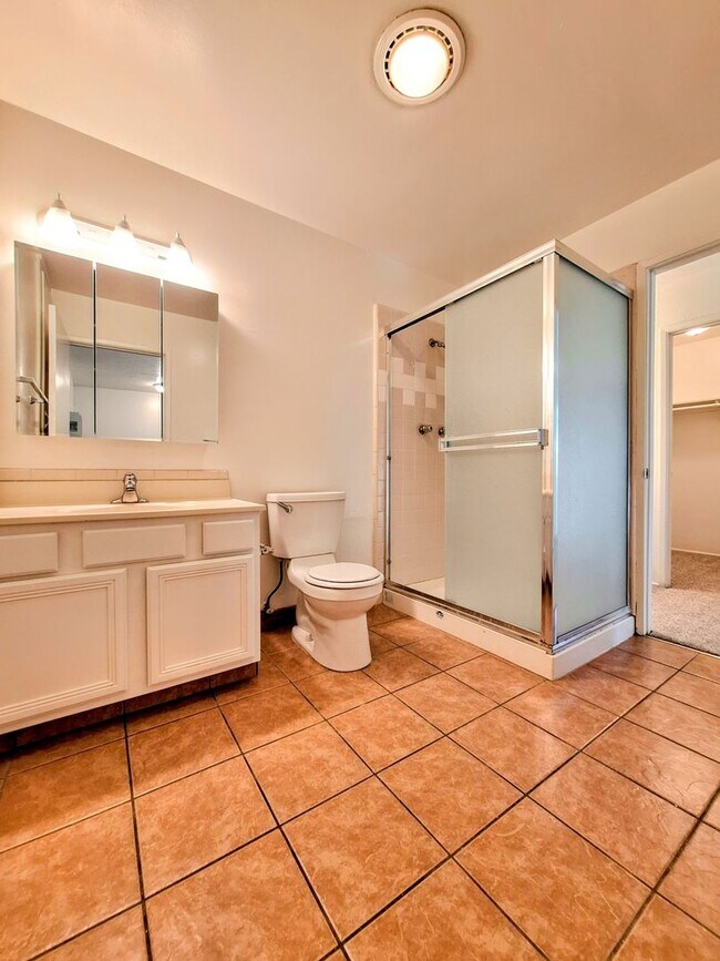 Foto del edificio - Refurbished 3bd Townhouse Style Apartment