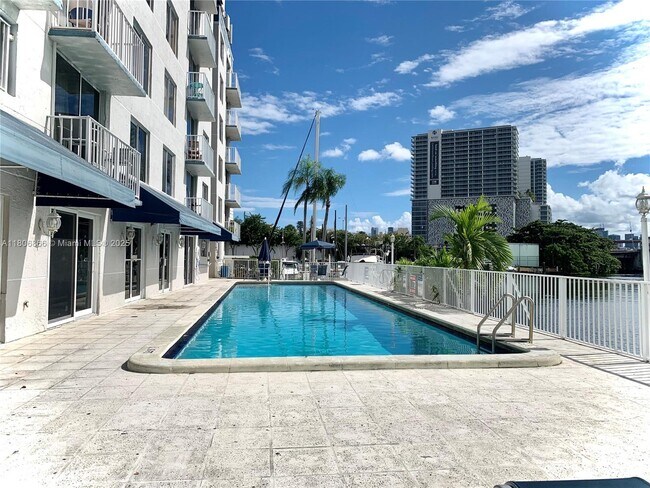 Foto del edificio - 1720 NW N River Dr