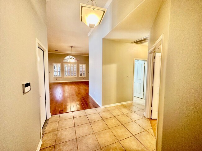Building Photo - Fabulous Home ~ Gated Community ~ Close to...