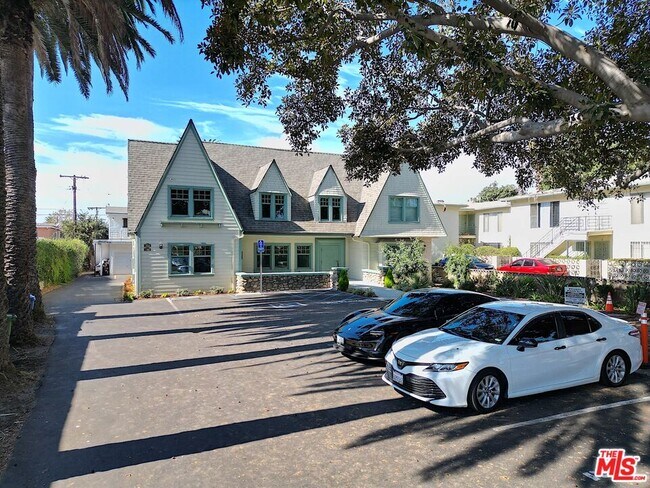 Foto del edificio - 2739 S Budlong Ave