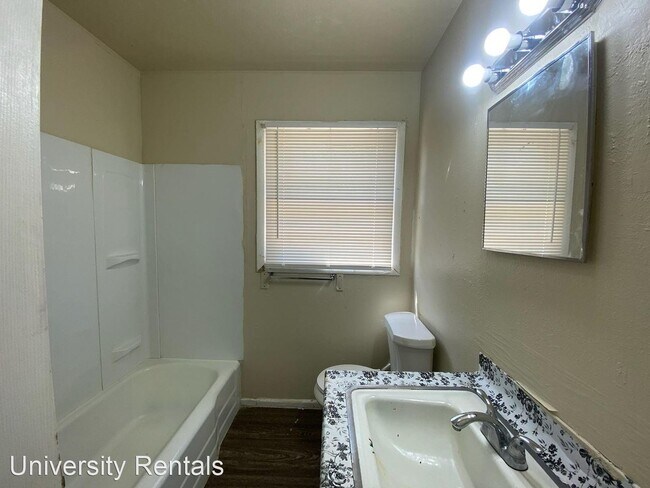 Building Photo - 3 br, 1 bath House - 1730 E Dartmouth  - 1...