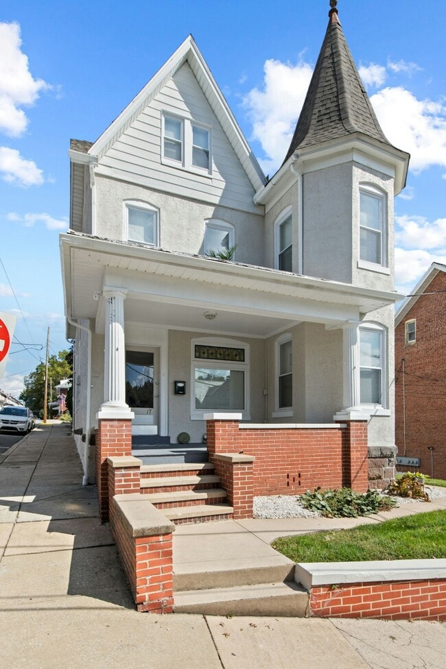 Building Photo - 17 N Church St