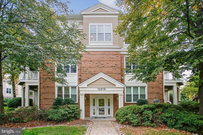 Building entrance - 12915 Alton Sq
