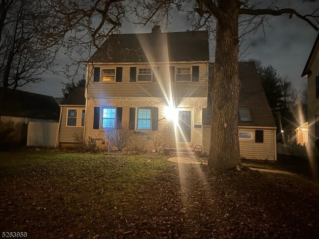 Building Photo - 404 W Curtis St