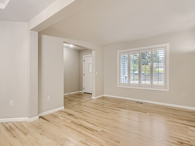 Building Photo - 3015 164th Ave NE