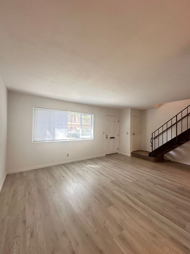 Building Photo - 2084 Alta Loma St