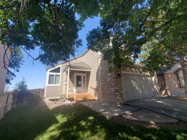 Foto del edificio - 3 Bedroom Home w Extra Room and 2 Car Garage in Stratford Lakes!