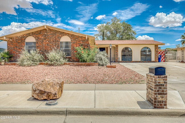 Building Photo - 3008 Gaston Dr