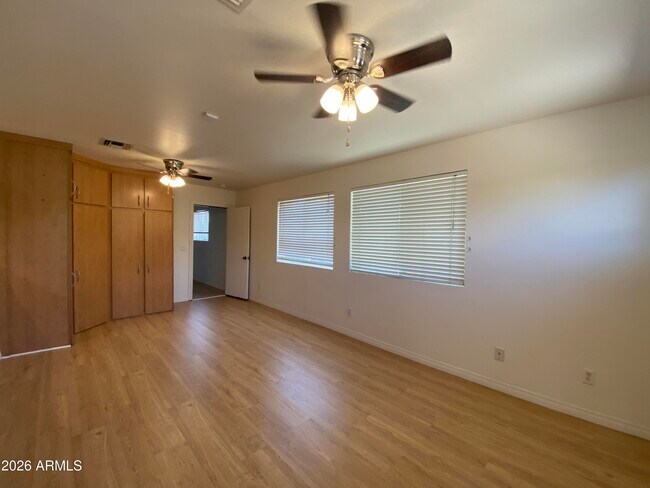 Building Photo - 6728 W Vogel Ave