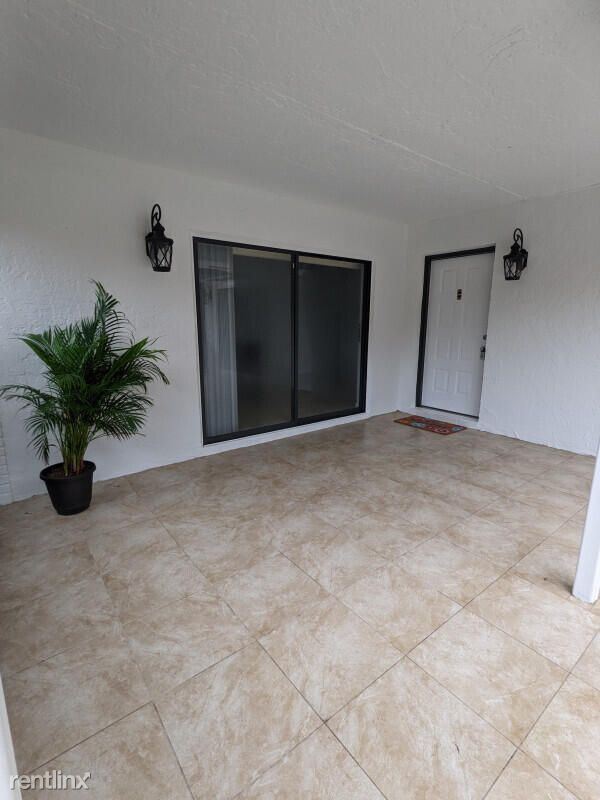 Building Photo - 3 br, 2.5 bath House - 7781 Courtyard Run W