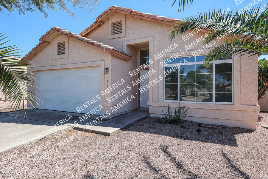 Foto principal - 127 W Gail Dr