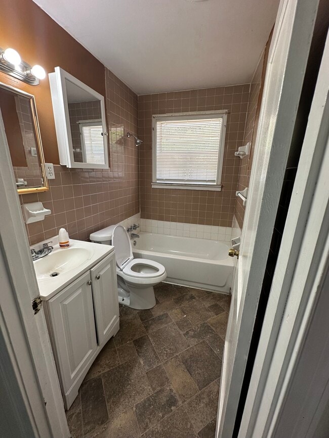 Foto del edificio - 454 E Norwood Ave