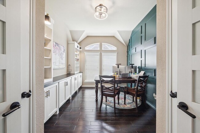 Building Photo - 14116 Timber Bluff Dr