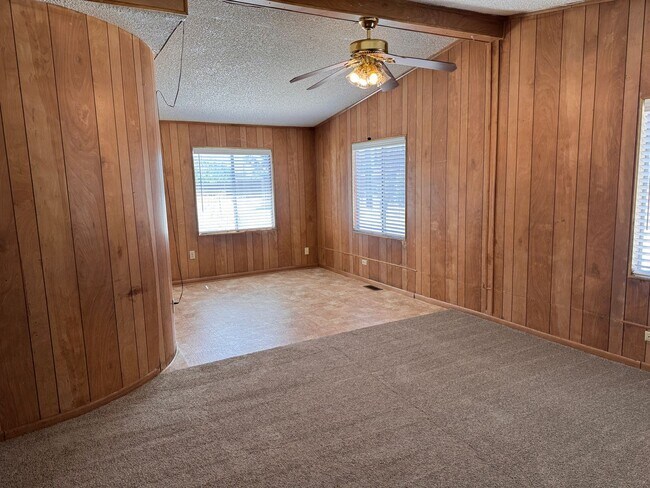 Foto del edificio - 715 Massachusetts Ave