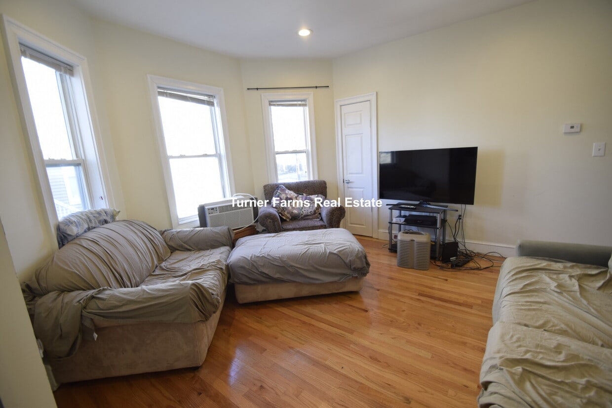 Foto principal - 9 Winter Hill Rd