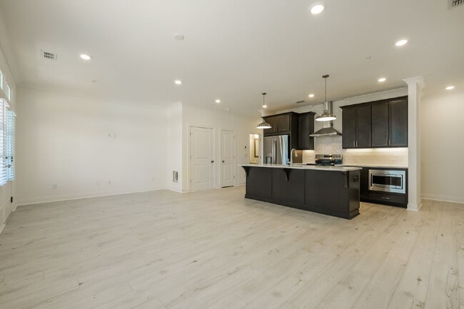 Building Photo - 514 Alice Wy