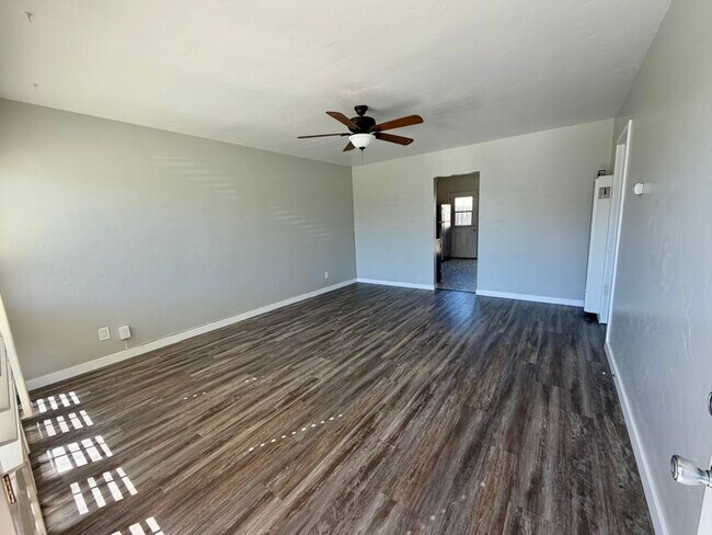 Foto del edificio - 4832 Jumano Ave