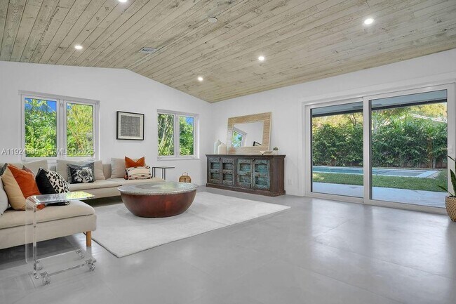 Foto del edificio - 117 NE 20th St