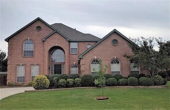 Building Photo - 1304 Clear Springs Dr