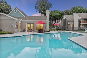 Building Photo - Commons at Westchase