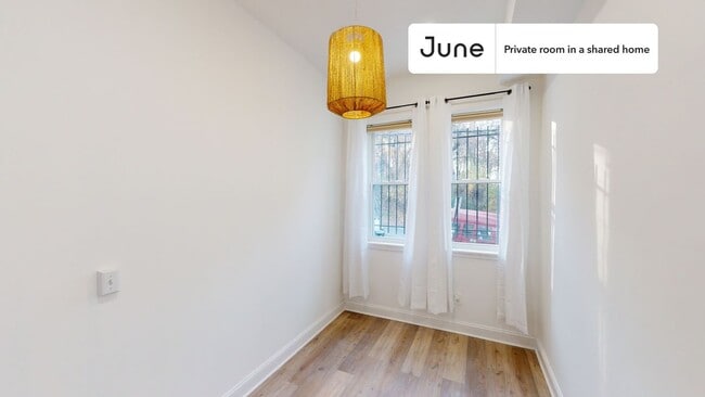 Building Photo - Room in Shared 5 bed/3.5 bath home